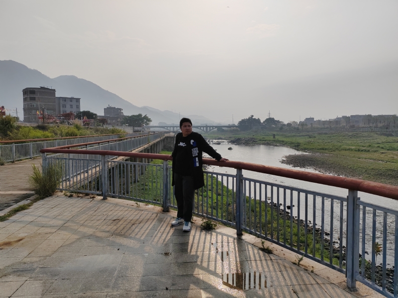 笑看蓝天的第一张照片--莆田认干亲服务网